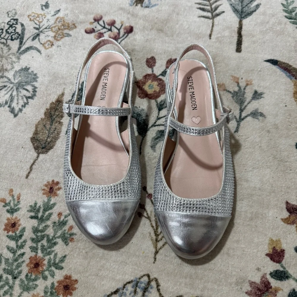 Steve Madden Silver girls Belinda Shoes size 4 big kids